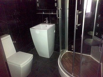 Quo Vadis Hotel אבוג'ה מראה חיצוני תמונה