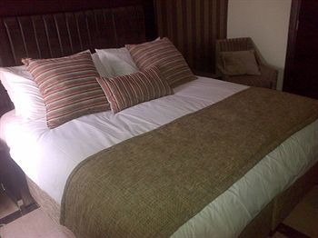 Quo Vadis Hotel אבוג'ה מראה חיצוני תמונה