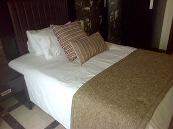 Quo Vadis Hotel אבוג'ה מראה חיצוני תמונה